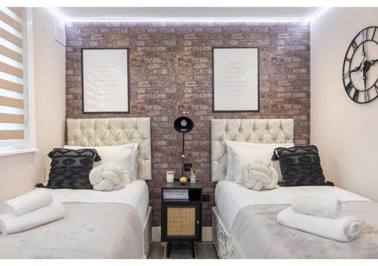 Apartment Modern London 3-Bedroom Flat