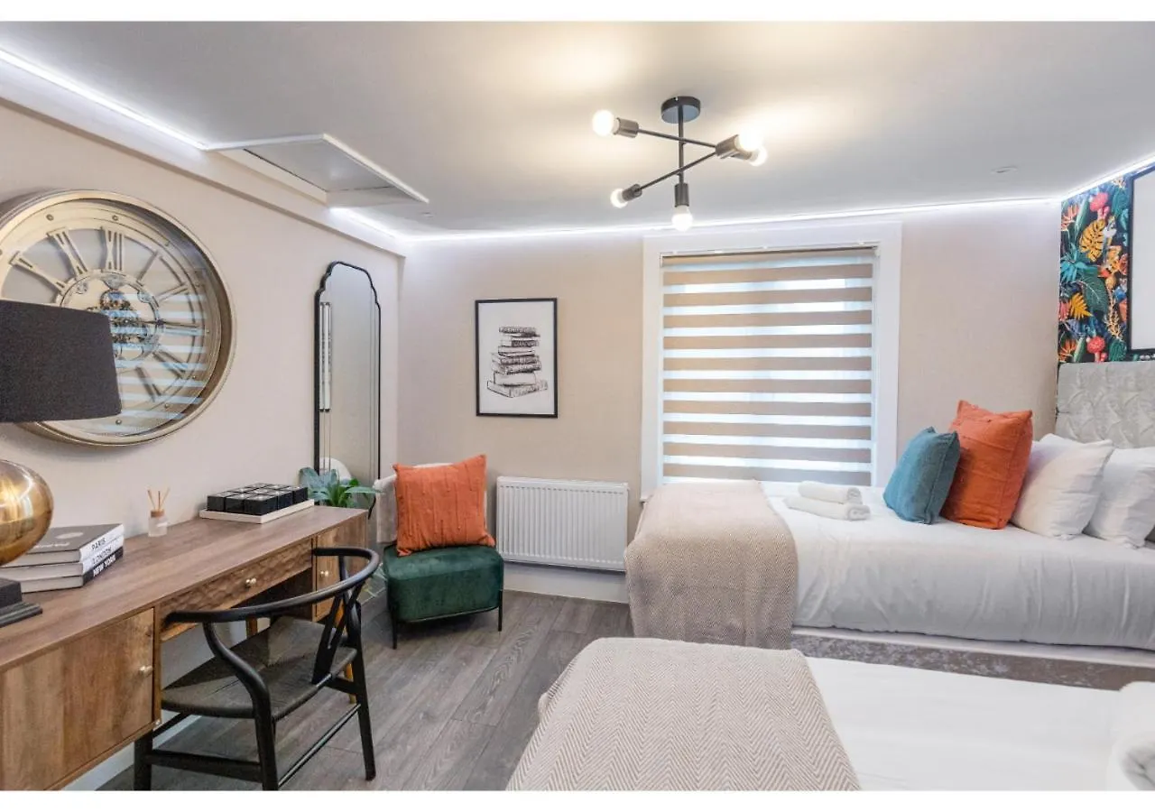 Apartment Modern London 3-Bedroom Flat