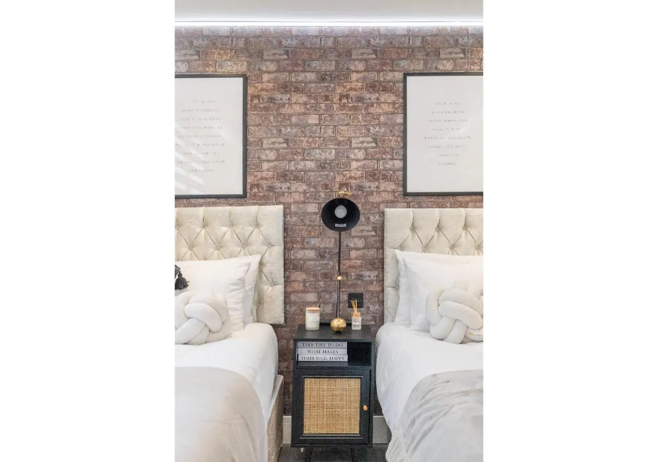 Apartment Modern London 3-Bedroom Flat