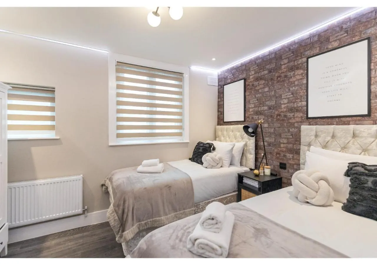 Modern London 3-Bedroom Flat United Kingdom