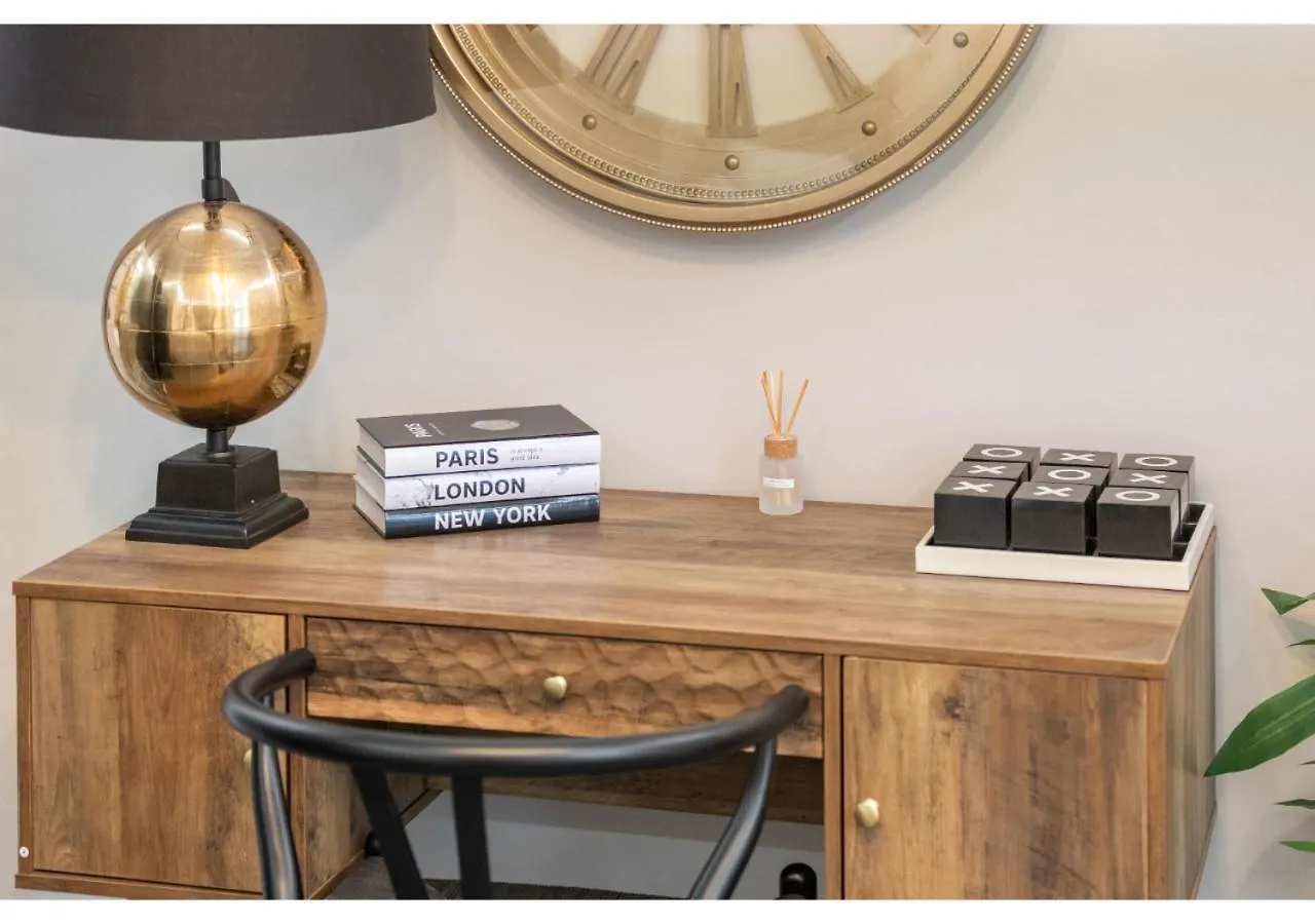Apartment Modern London 3-Bedroom Flat